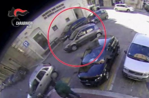 Un fotogramma del video dei Carabinieri