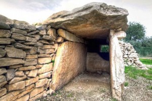 Il Dolmen di San Silvestro. <span>Foto Infogiovinazzo.it</span>