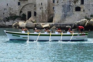 Imbarcazione femminile giovinazzese