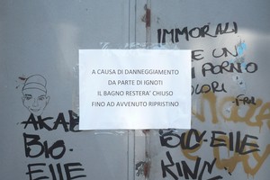 Il cartello affisso