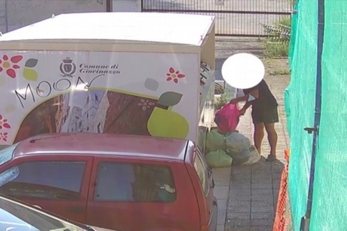 Abbandono di rifiuti, guerra infinita: già 65 sanzioni con le fototrappole