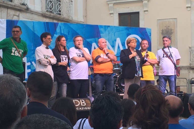 Carmela Minuto con Azzollini e de Bari