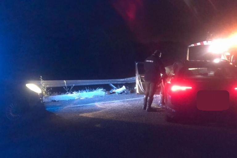 La Volkswagen Golf recuperata dai Carabinieri. <span>Foto IlFatto.net</span>