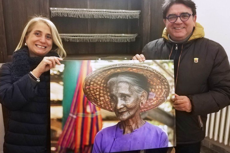Luciana Trappolino con Nicola De Matteo e le sue donne tatuate
