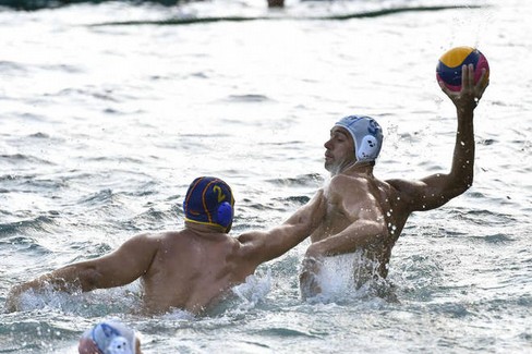 Pallanuoto in mare a Giovinazzo