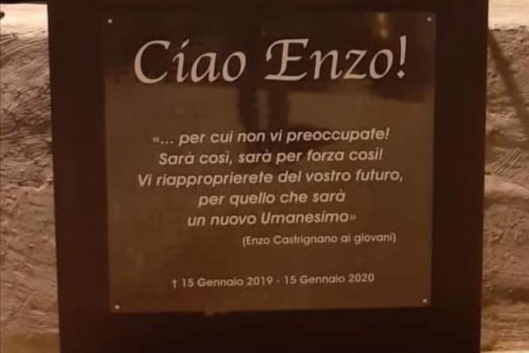 Il plexiglas rimosso