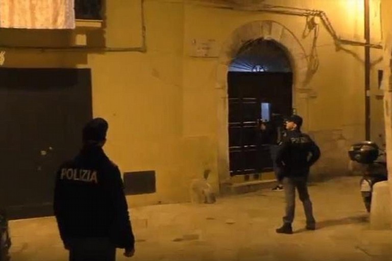 Il blitz contro il clan Capriati