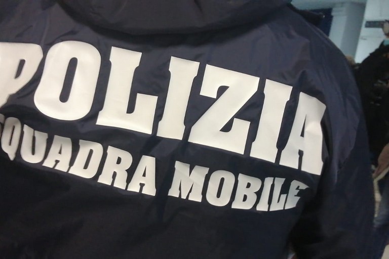 La Squadra Mobile della Polizia di Stato