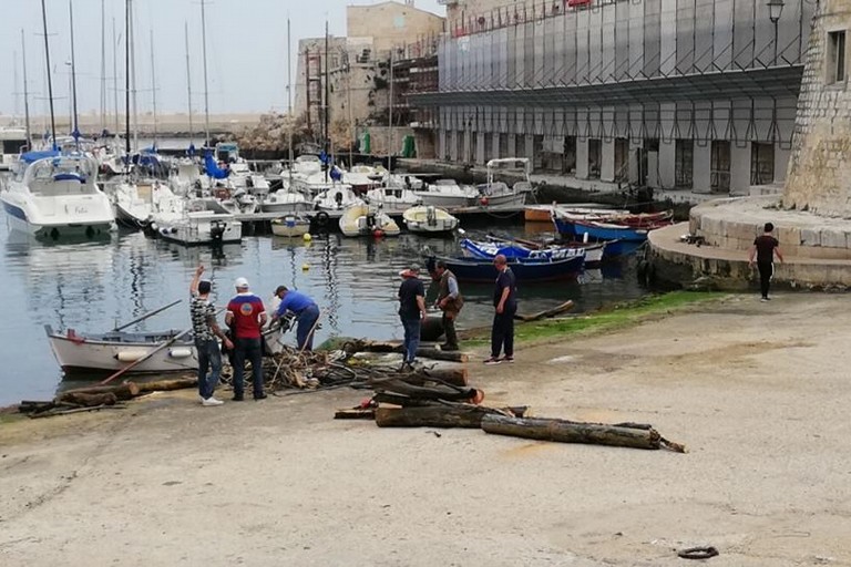 La pulizia di Cala Porto
