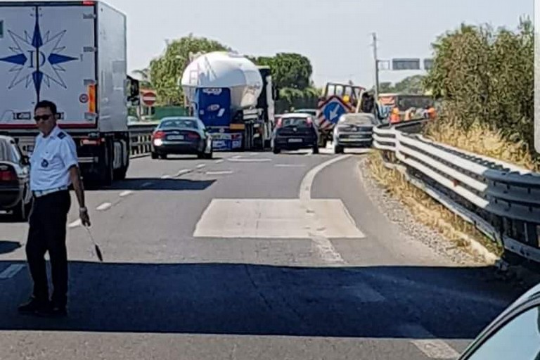 L'incidente avvenuto sulla strada statale 16 bis