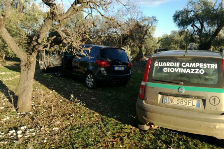 L'Opel Meriva recuperata dalle Guardie Campestri