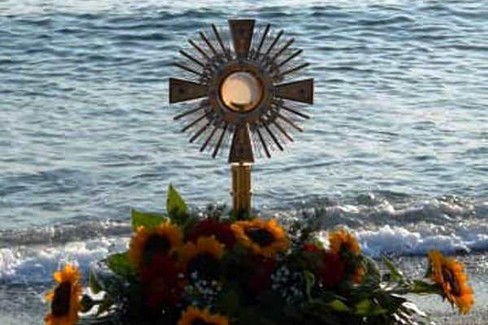 Il Santissimo in spiaggia