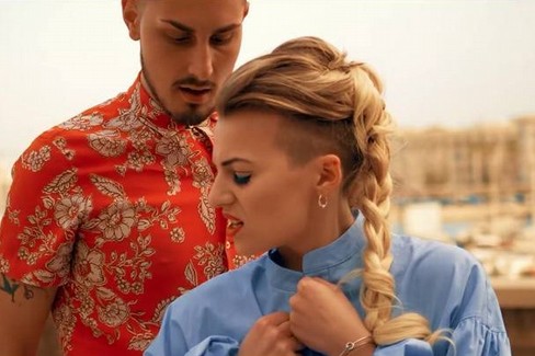 Serena de Bari nel video
