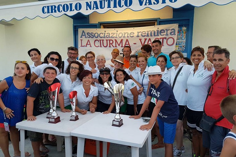 Le ragazze premiate a Vasto