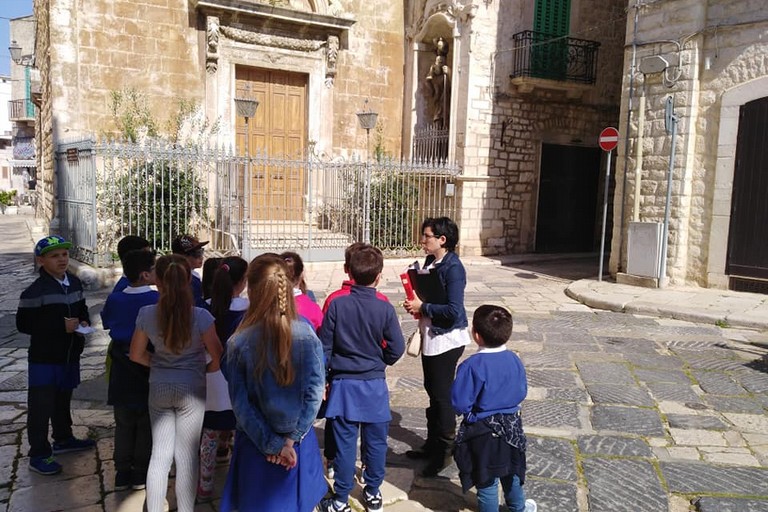 I bimbi in piazza Costantinopoli