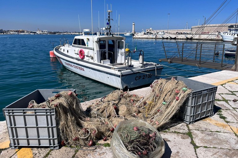 Le reti sequestrate dalla Capitaneria di Porto