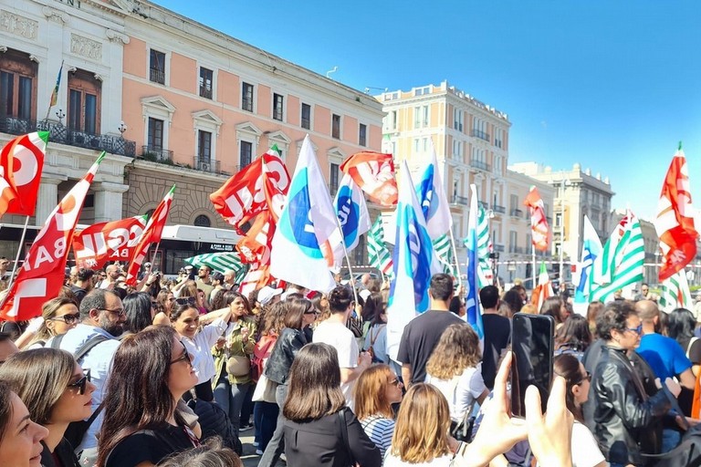Manifestazione lavoratori Network Contacts